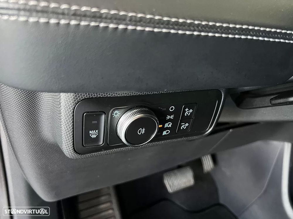 Ford Mustang Mach-E - 24