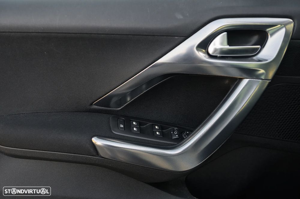 Peugeot 2008 1.2 PureTech Allure EAT6 - 9