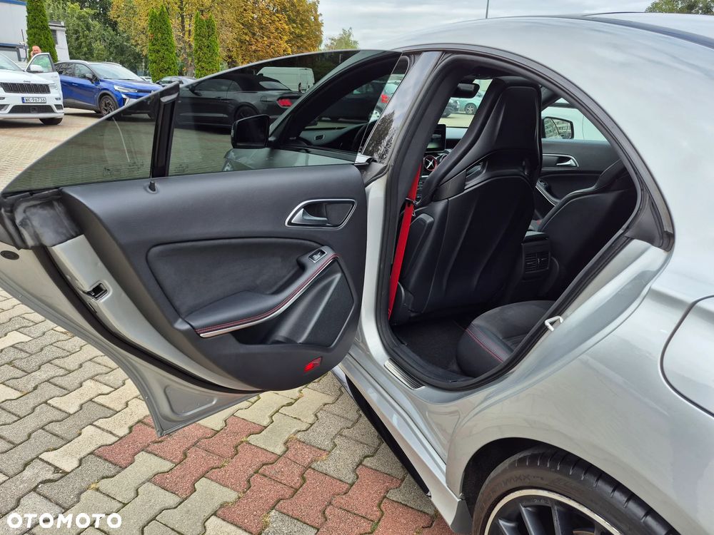 Mercedes-Benz CLA AMG 45 4-Matic - 13