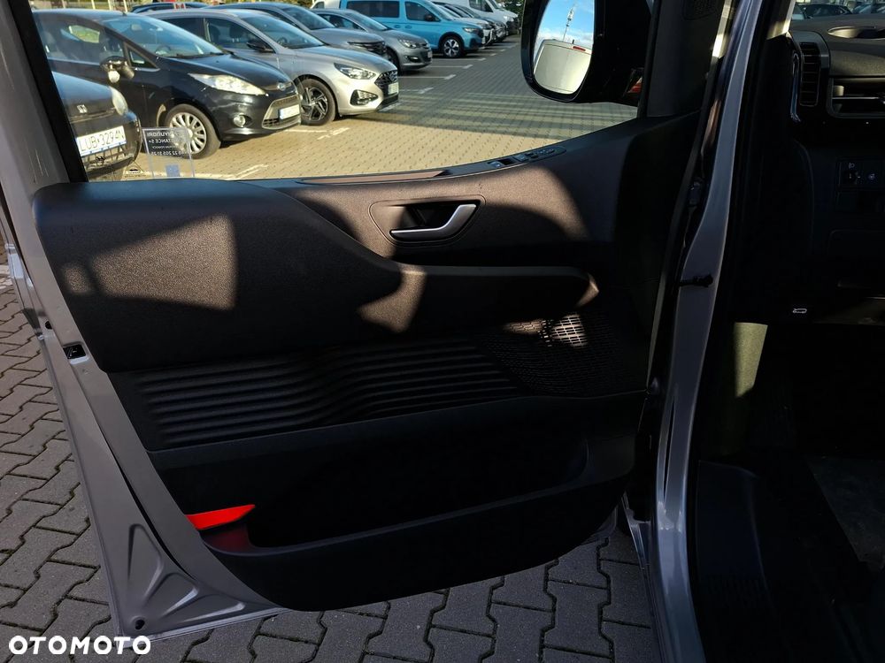 Hyundai Staria 1.6 T-GDI HEV Smart Business - 10