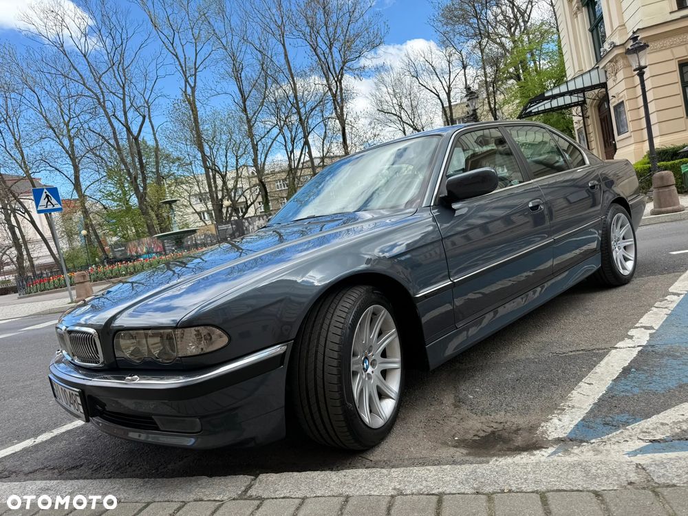BMW Seria 7 740i - 35