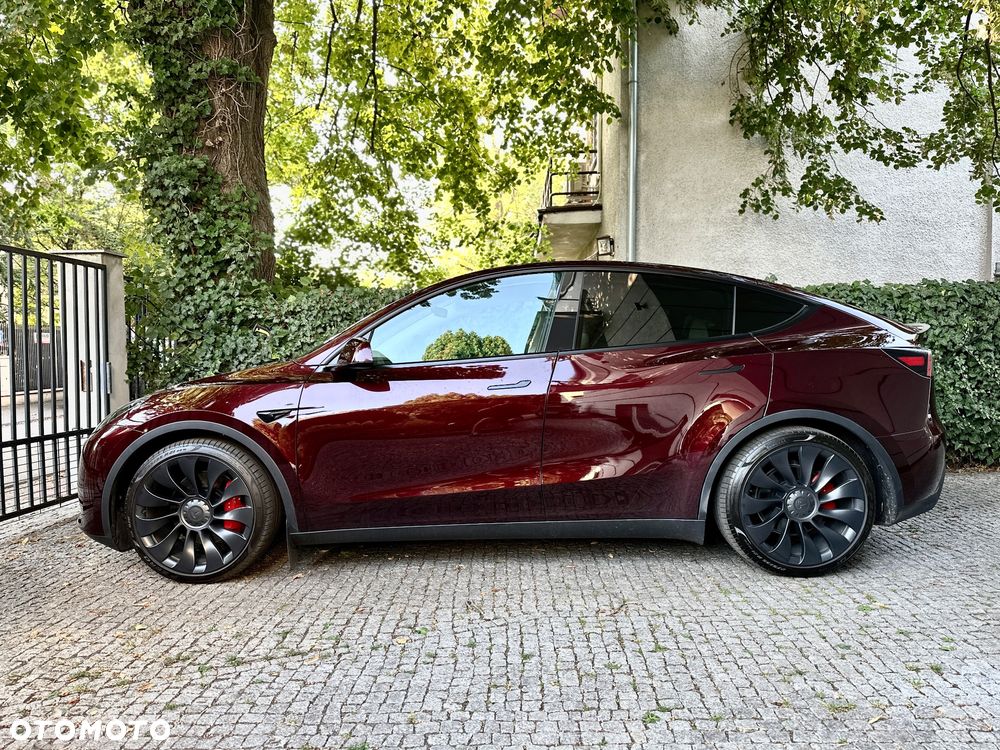 Tesla Y Performance AWD - 3