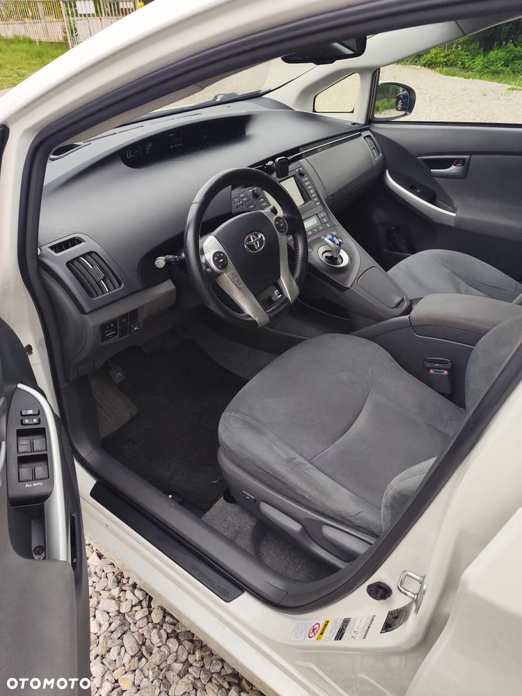 Toyota Prius 1.8 HSD Prestige - 9