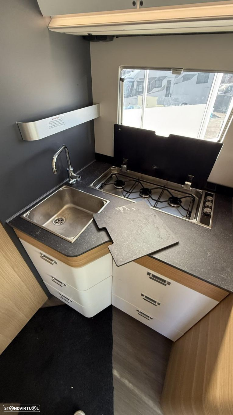 Adria Matrix 670 SC cama central e basculante - 59