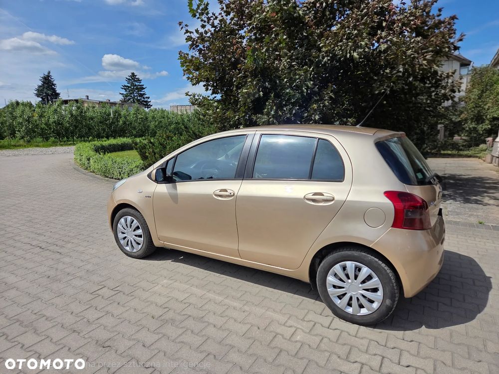 Toyota Yaris - 1