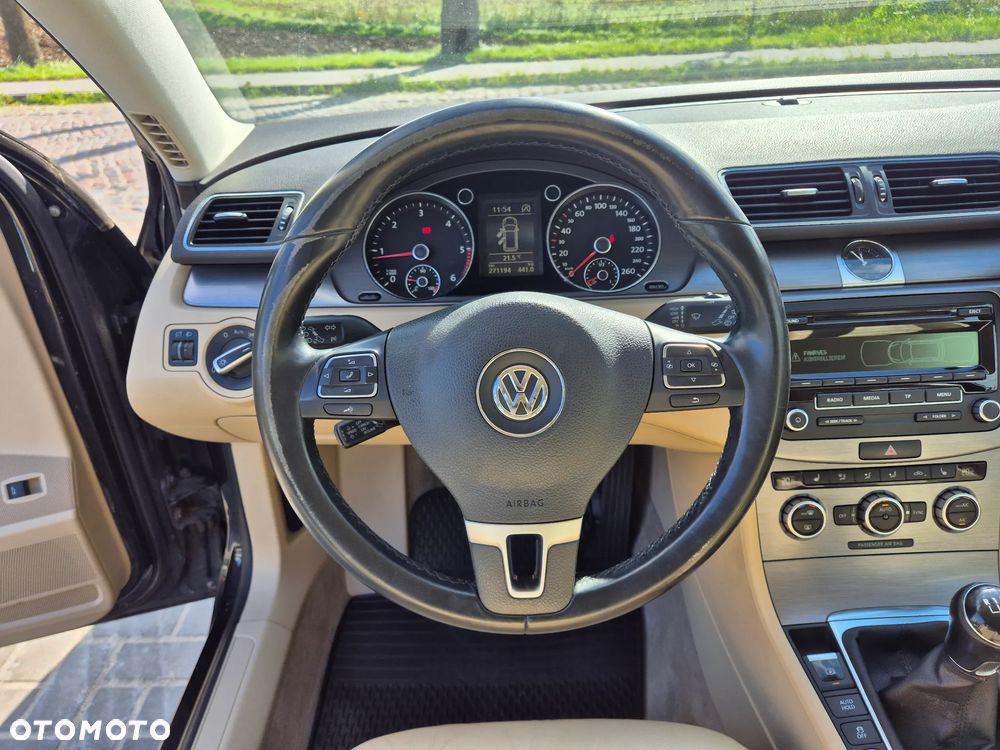 Volkswagen Passat 2.0 TDI Comfortline - 13