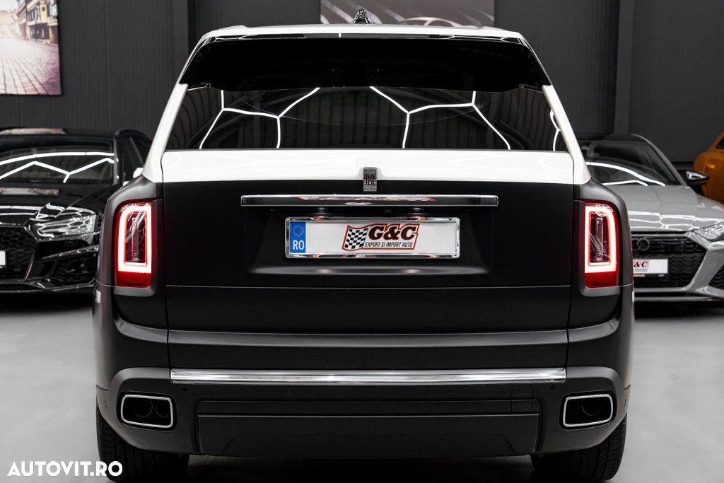 Rolls-Royce Cullinan Standard - 24