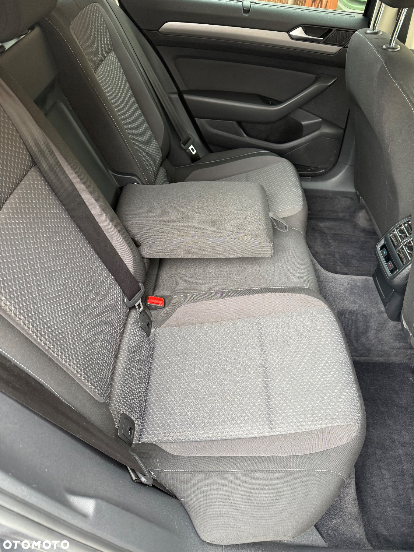 Volkswagen Passat 1.6 TDI BMT Trendline - 10