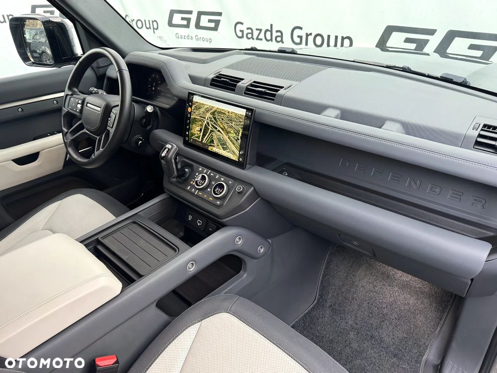 Land Rover Defender 110 D300 X-Dynamic HSE - 9