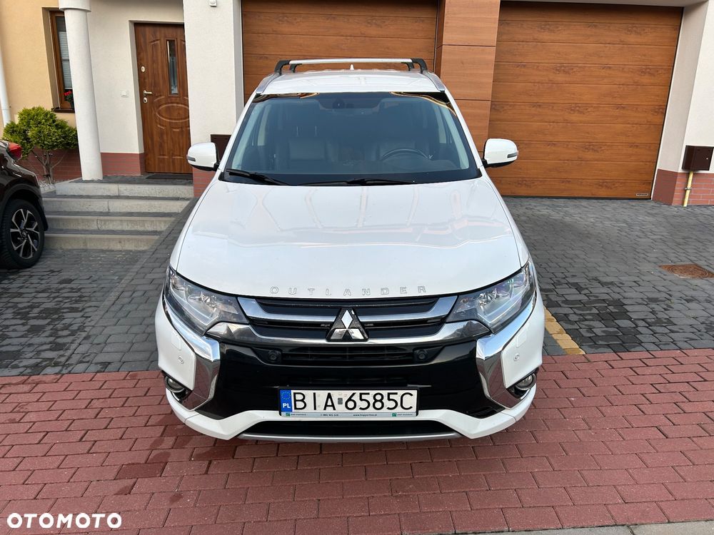 Mitsubishi Outlander - 2