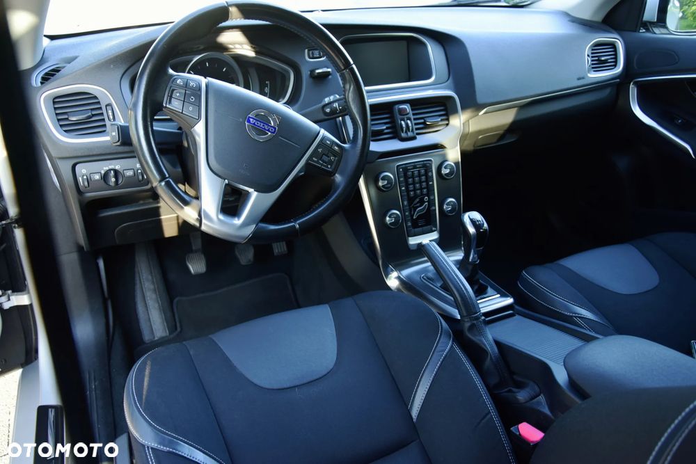 Volvo V40 D2 Momentum - 2