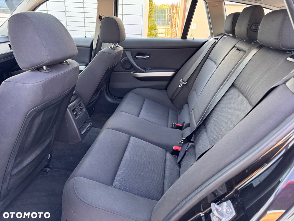 BMW Seria 3 318d DPF Edition Sport - 11