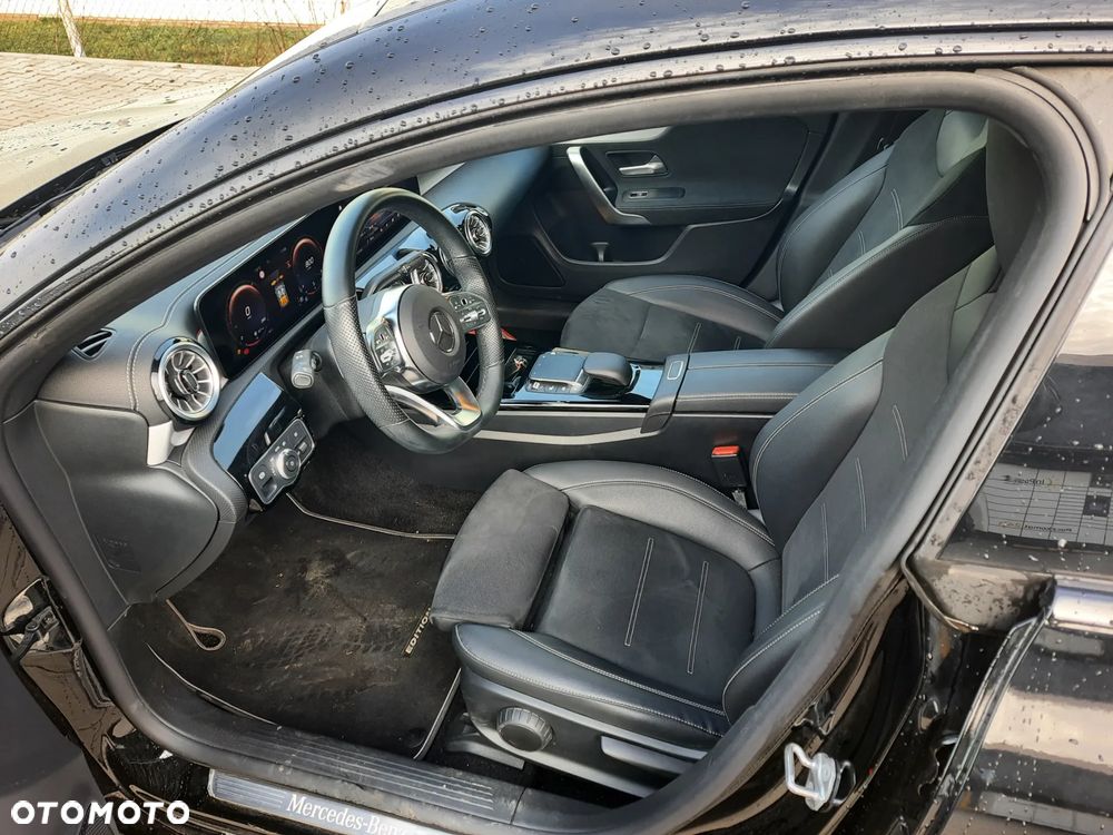 Mercedes-Benz CLA 180 7G-DCT Special Edition - 13