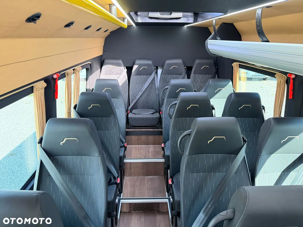Mercedes-Benz Sprinter 517 - 18