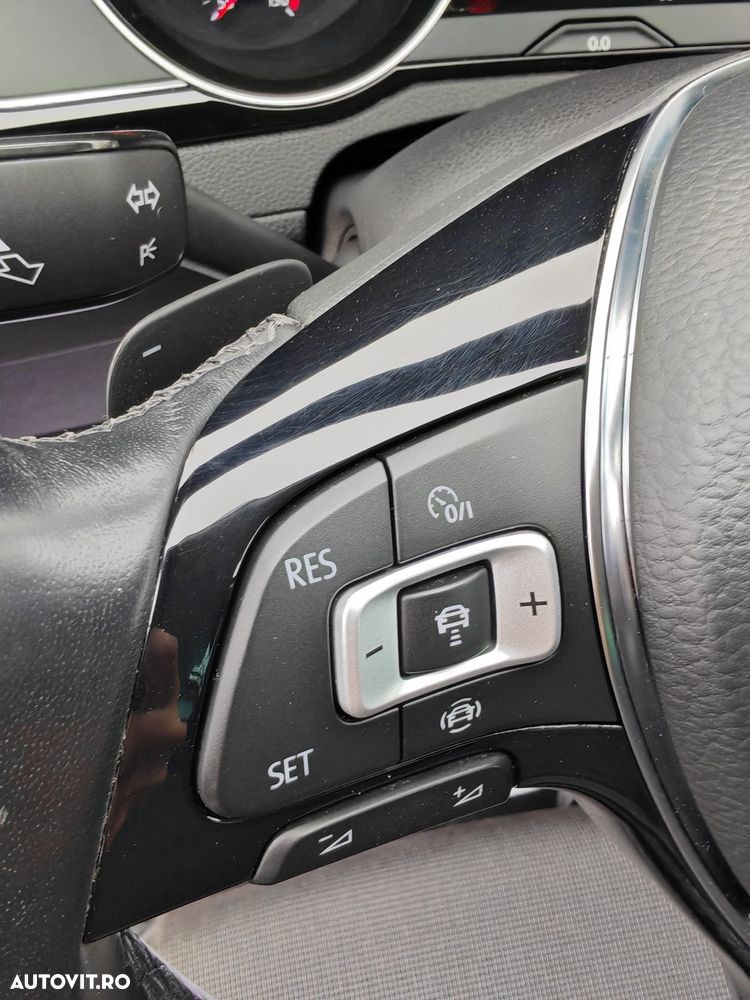 Volkswagen Passat - 33