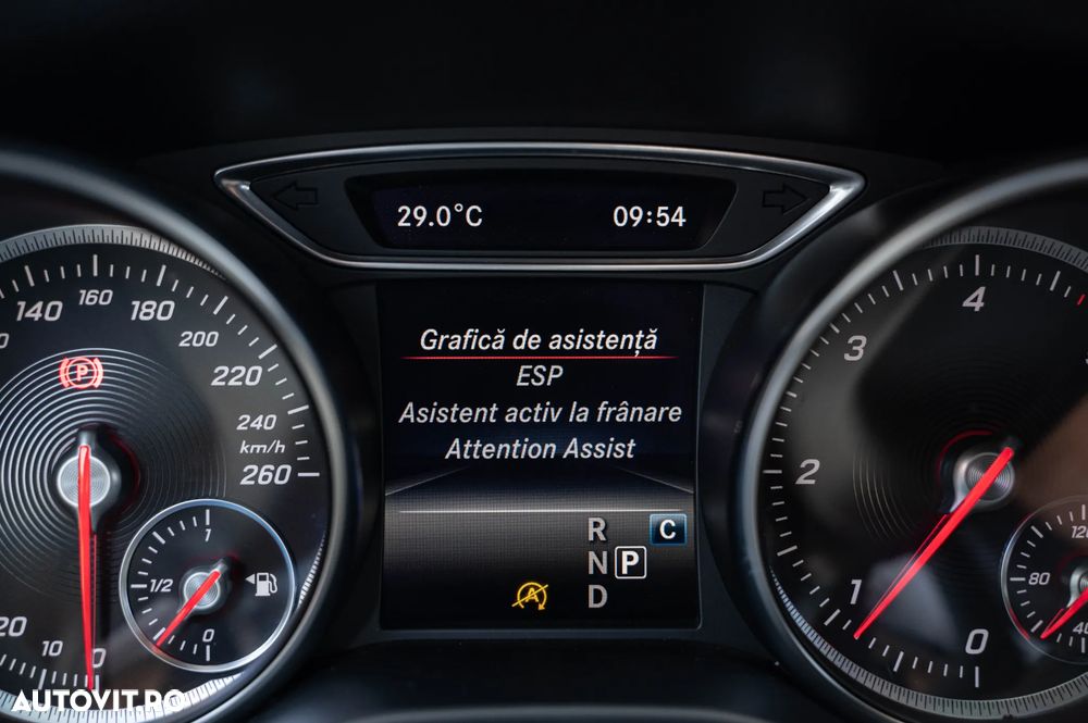 Mercedes-Benz GLA 220 d 4MATIC 7G-DCT - 27