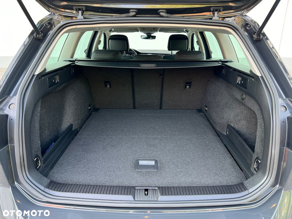 Volkswagen Passat 2.0 TDI Business DSG - 39
