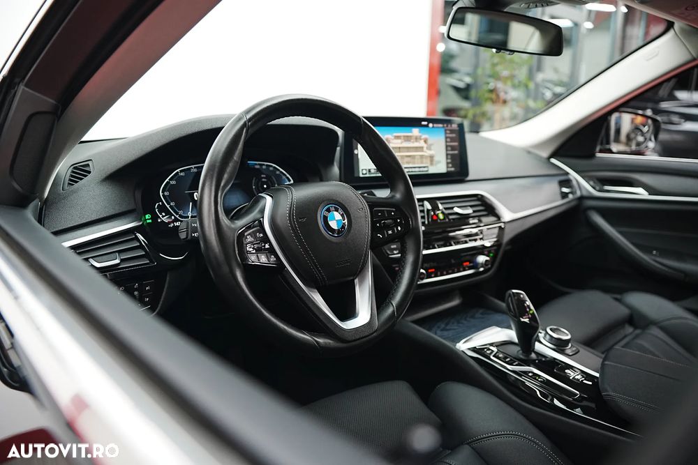 BMW Seria 5 530e Aut. - 12