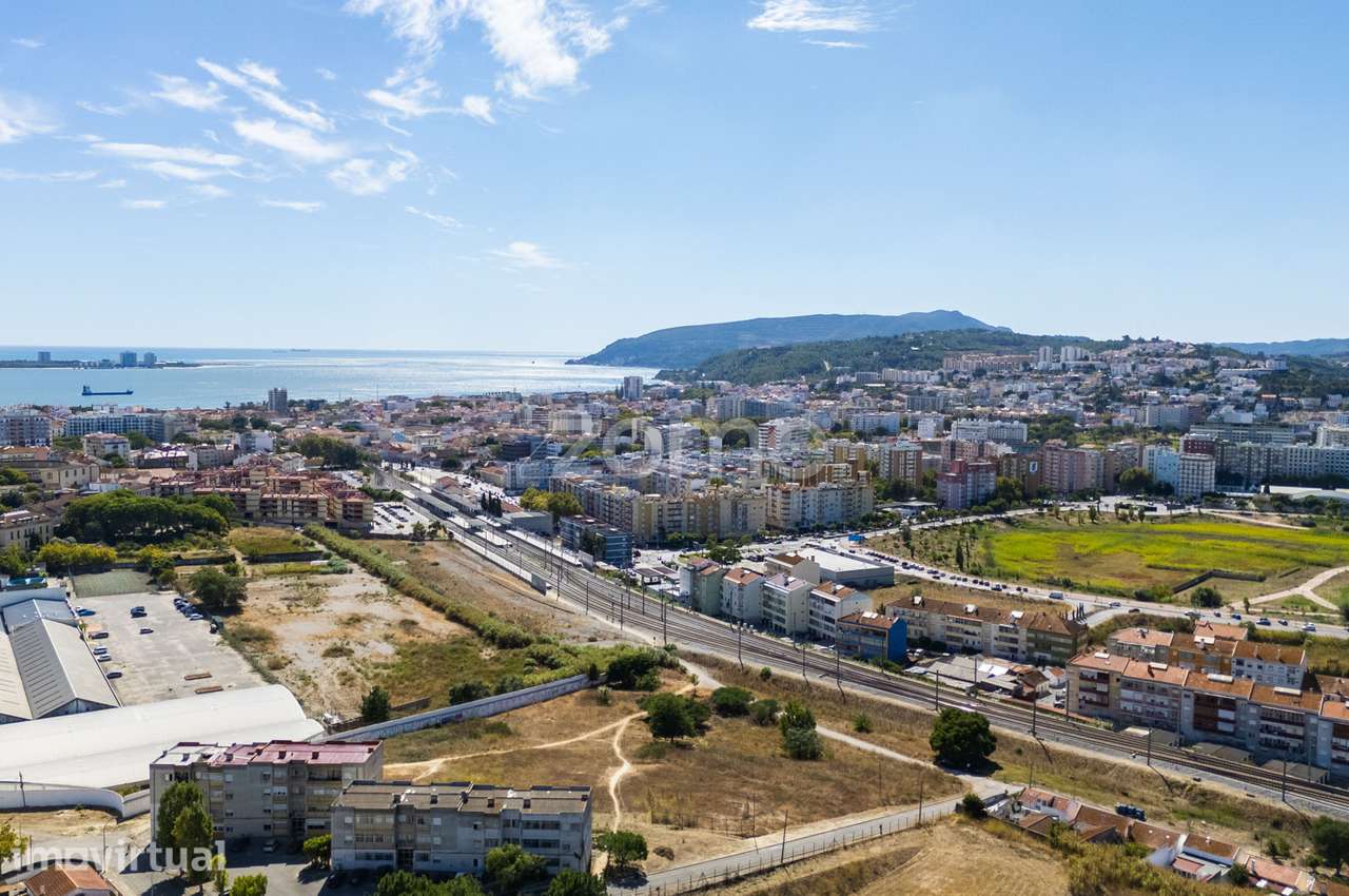 Terreno para Prédio de 3 Pisos nos Pinheirinhos – Setúbal - Grande imagem: 3/23