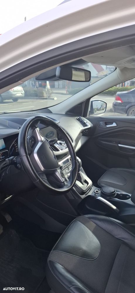 Ford Kuga 2.0 TDCi 4WD Powershift Titanium - 4
