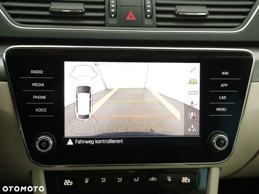 Skoda Superb 2.0 TDI SCR Style DSG - 21