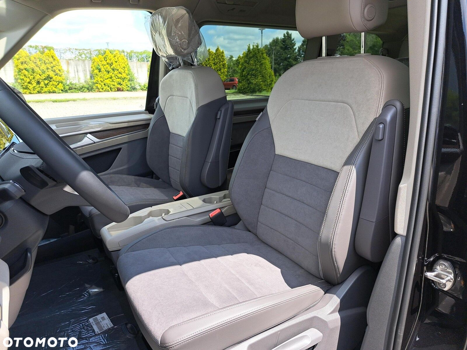 Volkswagen Multivan - 11