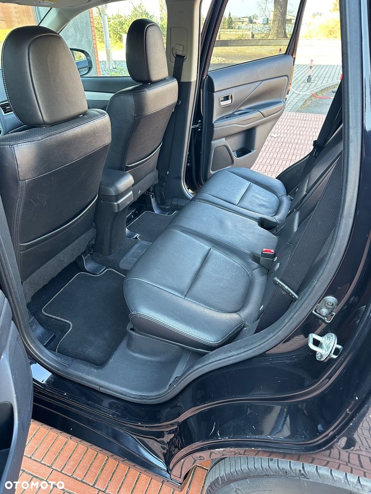 Mitsubishi Outlander - 11