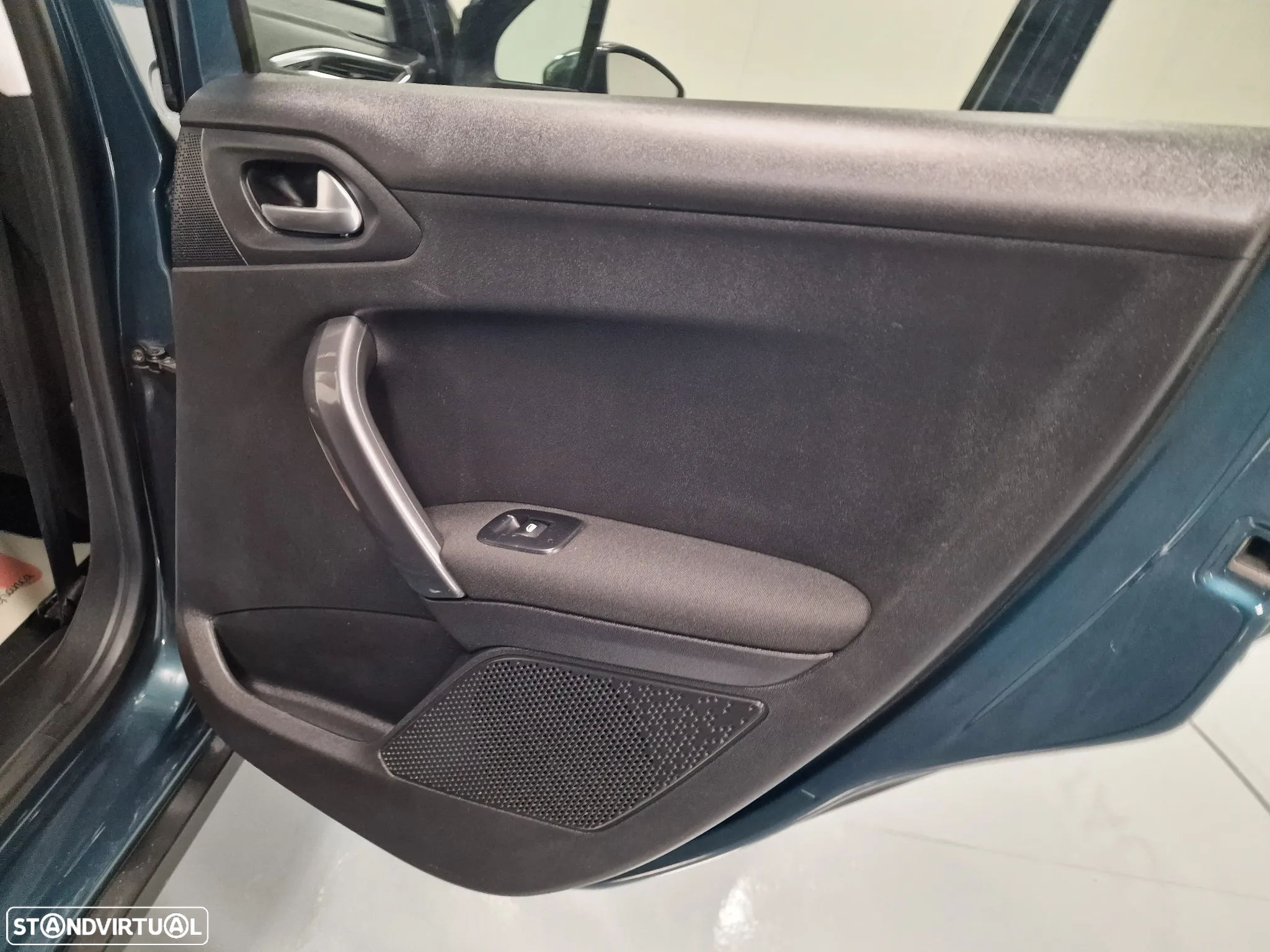 Peugeot 2008 1.2 PureTech Style - 36