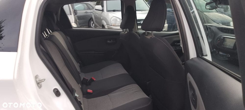 Toyota Yaris Hybrid 100 Terra - 22