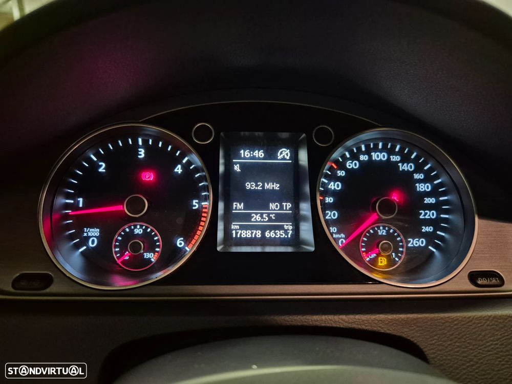 Volkswagen Passat Variant 1.6 TDI Confortline — fotografia 23