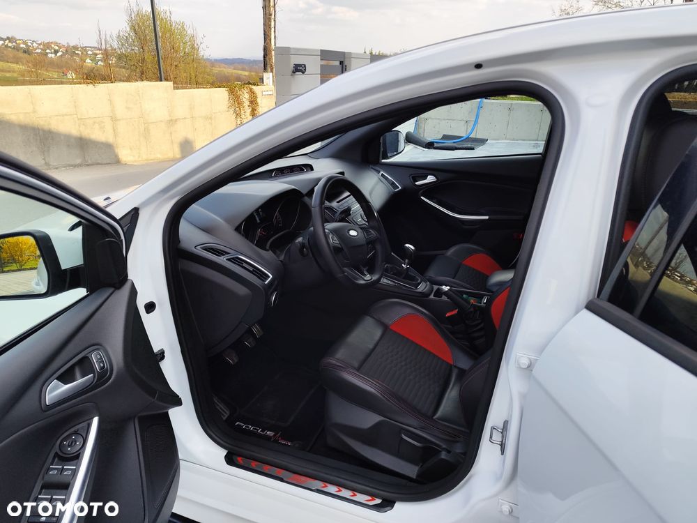 Ford Focus 2.0 EcoBoost ST - 11