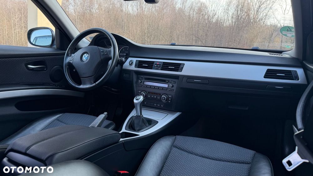 BMW Seria 3 320d xDrive - 14