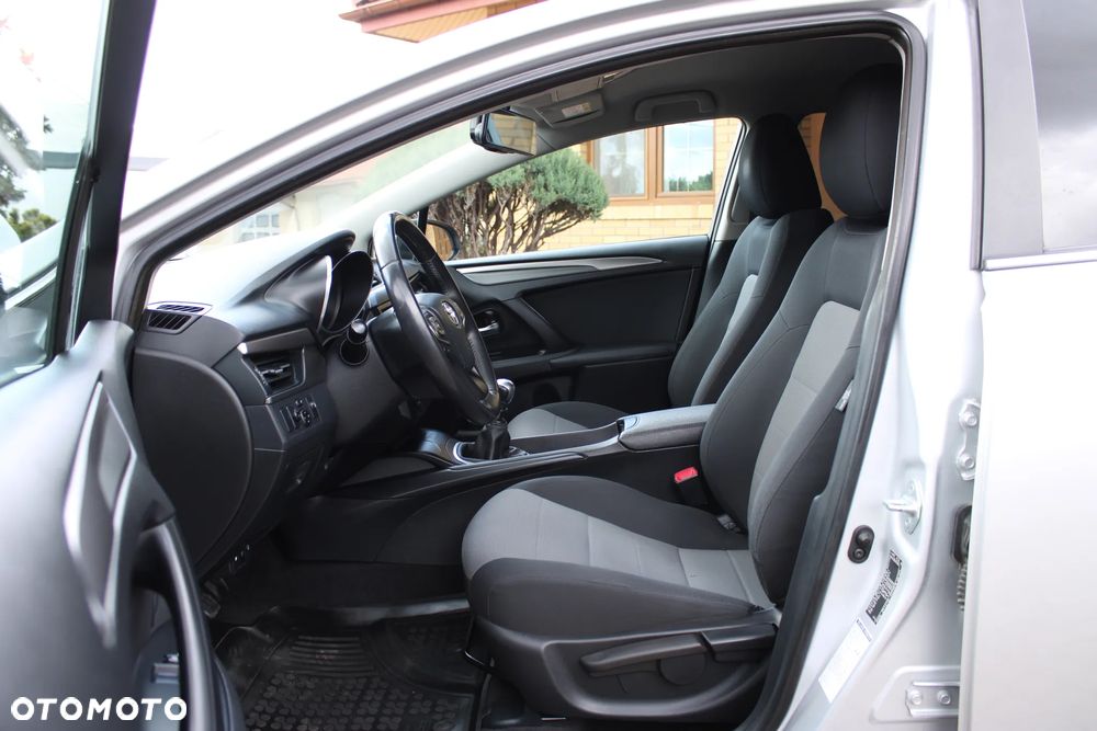 Toyota Avensis 1.6 Active - 15