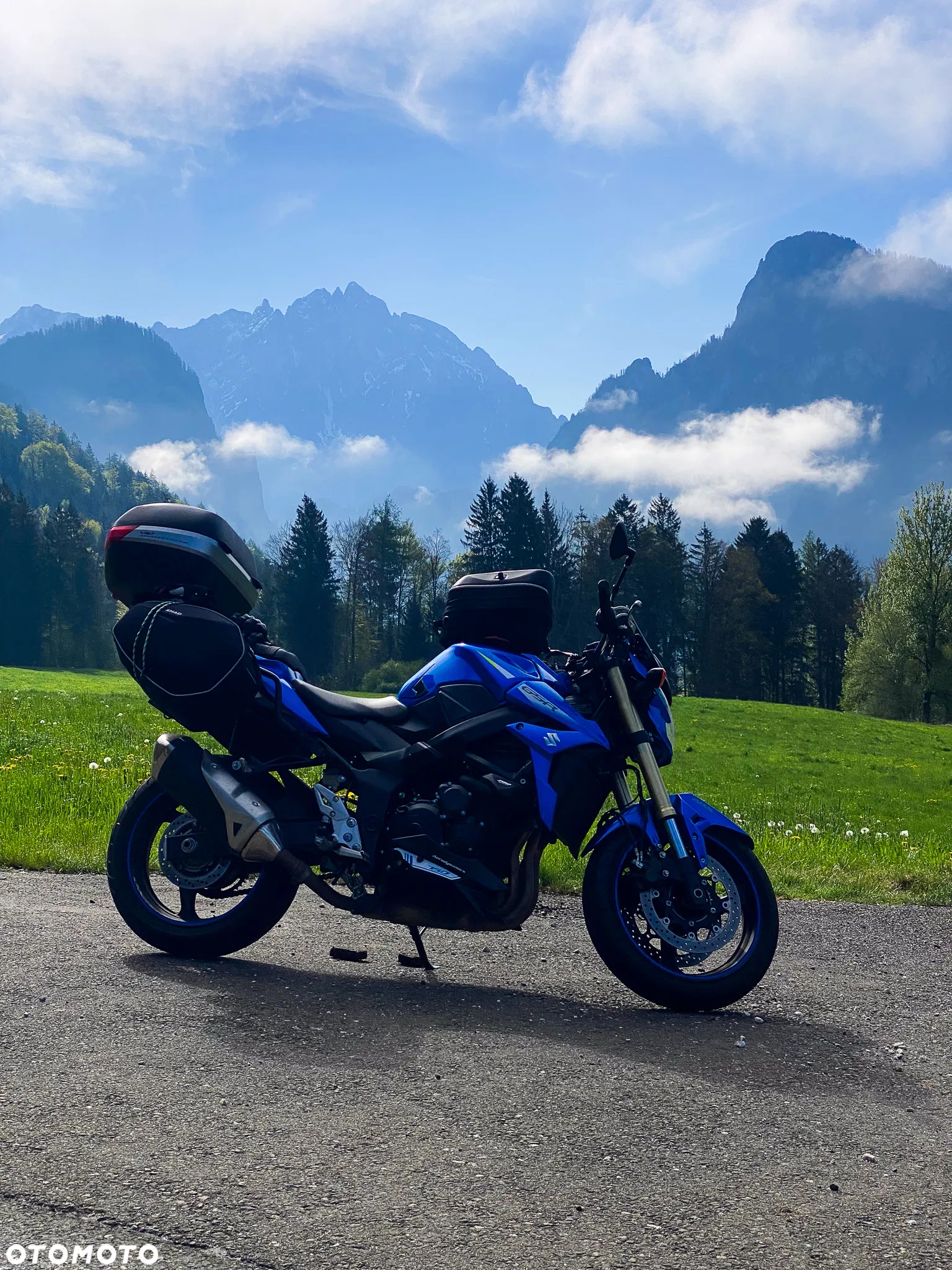 Suzuki GSR - 2