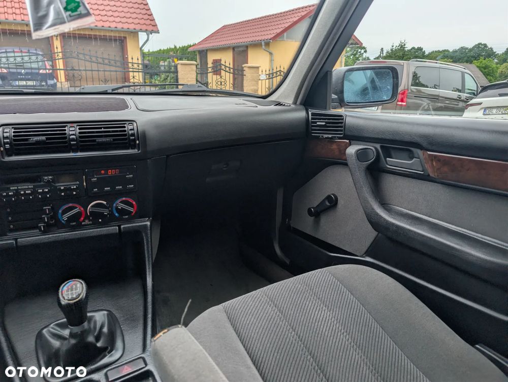 BMW Seria 5 520i - 14