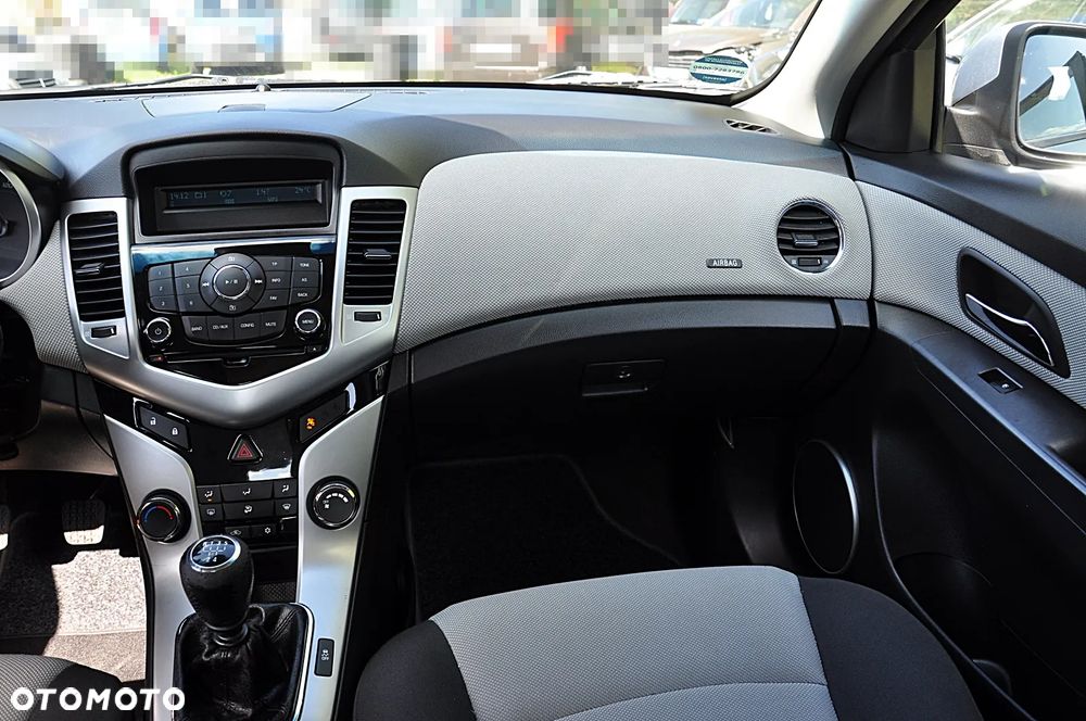 Chevrolet Cruze 1.6 LS+ - 22