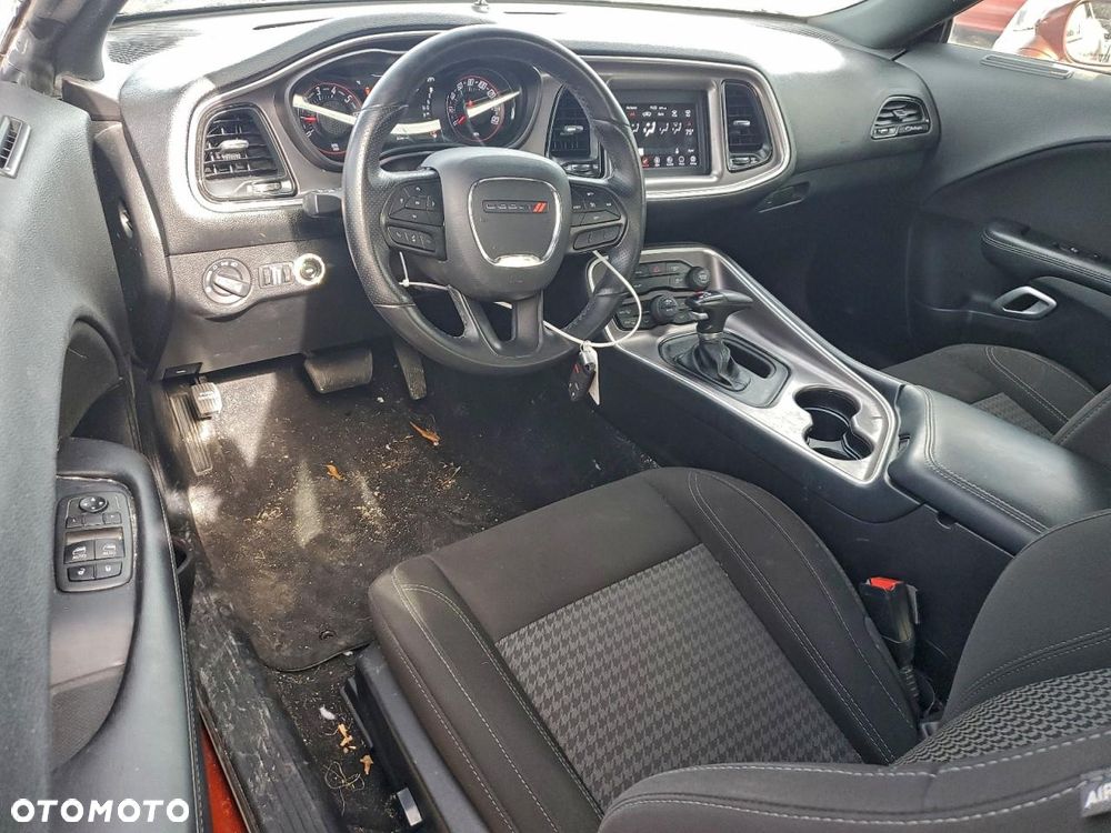 Dodge Challenger - 8