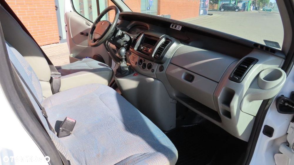 Renault Trafic Passenger - 18
