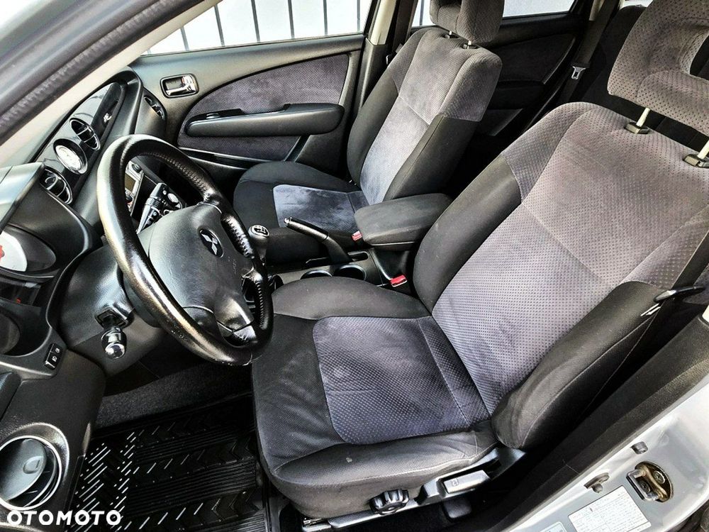 Mitsubishi Outlander 2.4 4WD Intense - 22