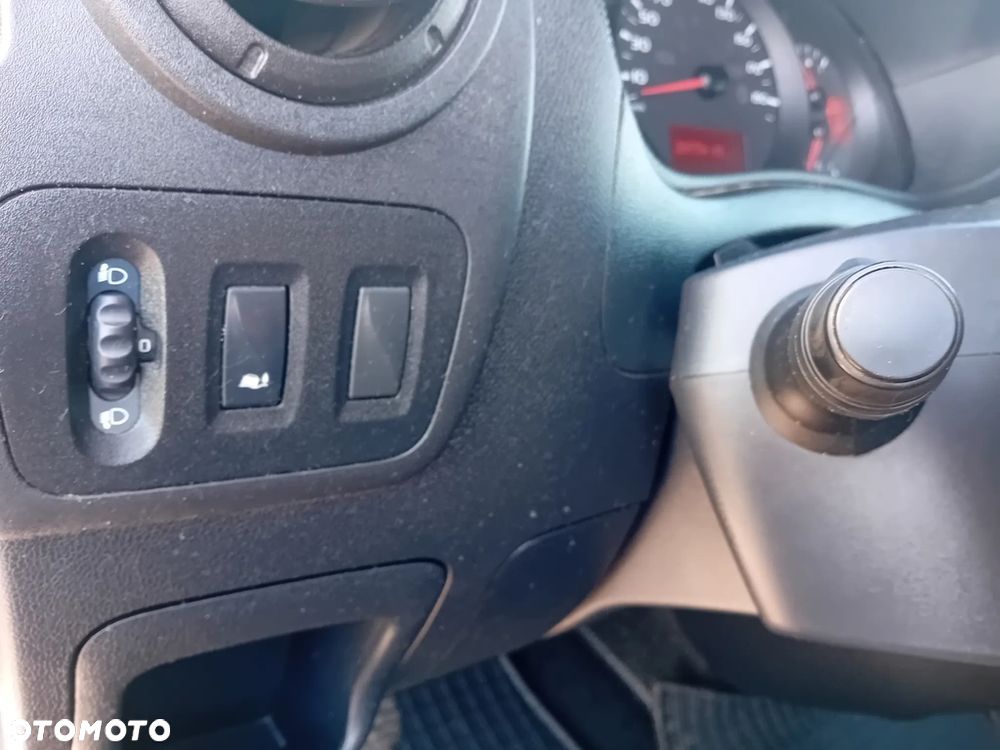 Nissan NV 400 - 19