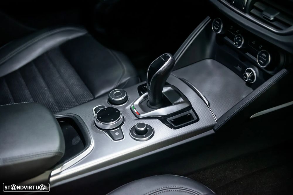 Alfa Romeo Stelvio 2.2 D Sprint AT8 - 24