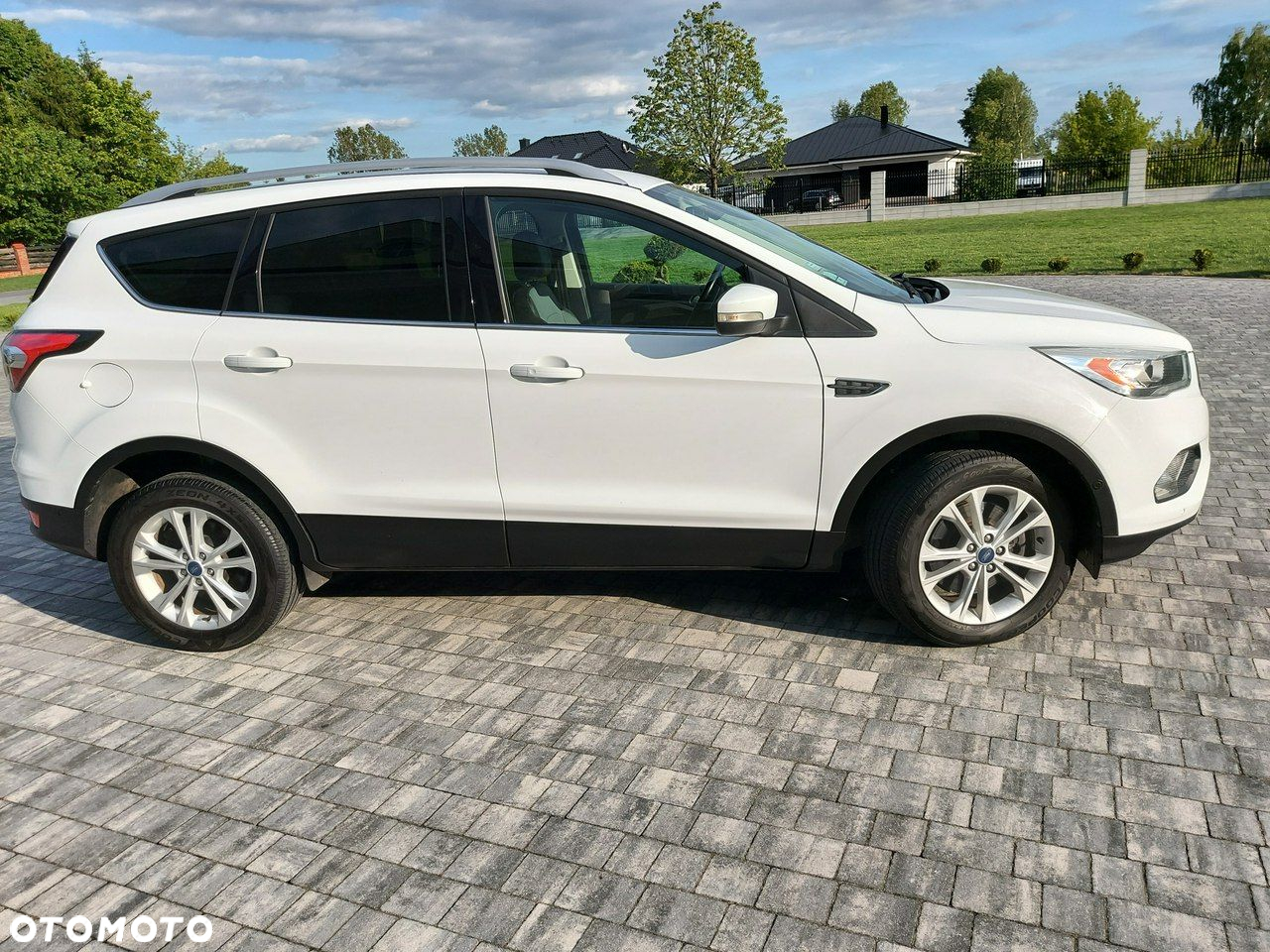 Ford Kuga - 4