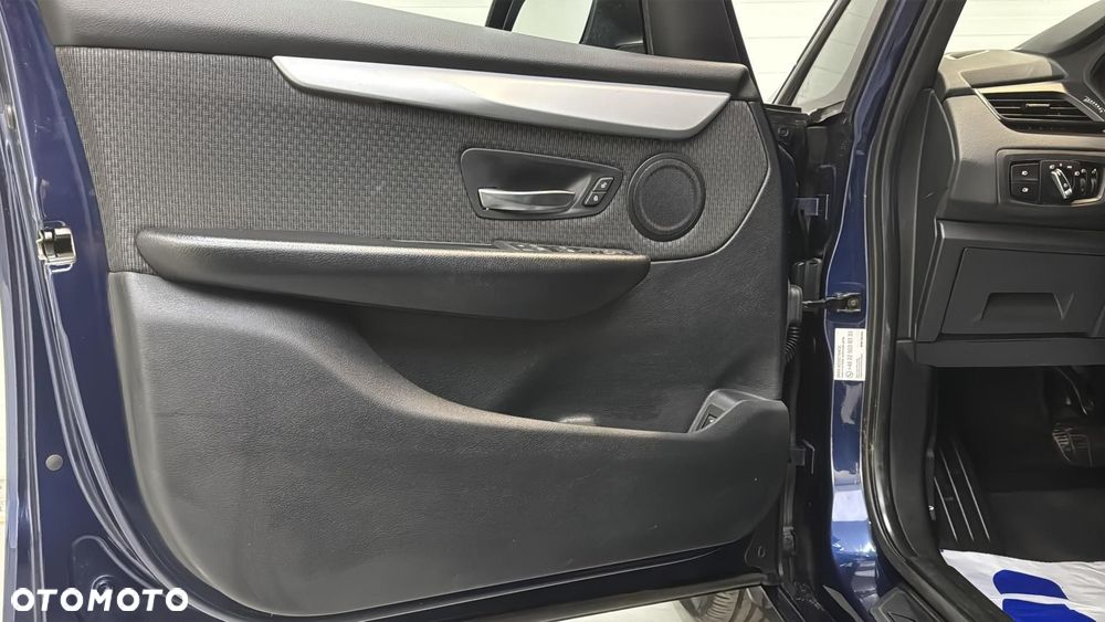 BMW Seria 2 218d - 12