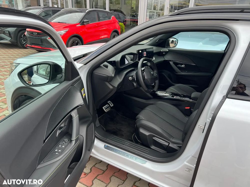 Peugeot 2008 Hybrid 136 e-DSC GT - 14