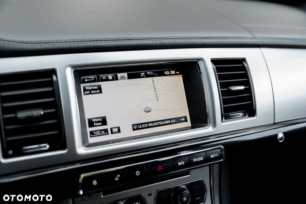 Jaguar XF 2.0 T Premium Luxury - 33