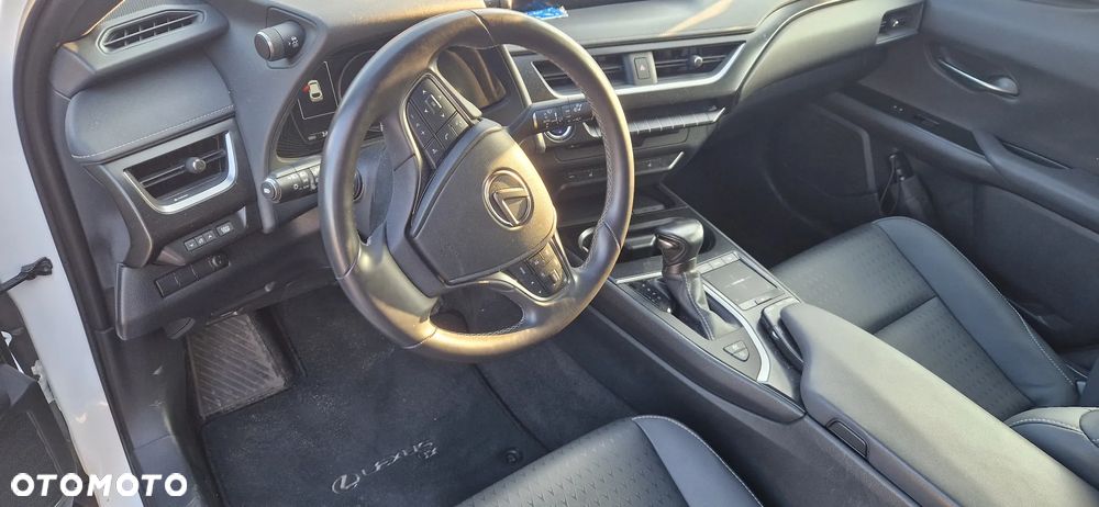 Lexus UX 250h GPF F Impression AWD - 9