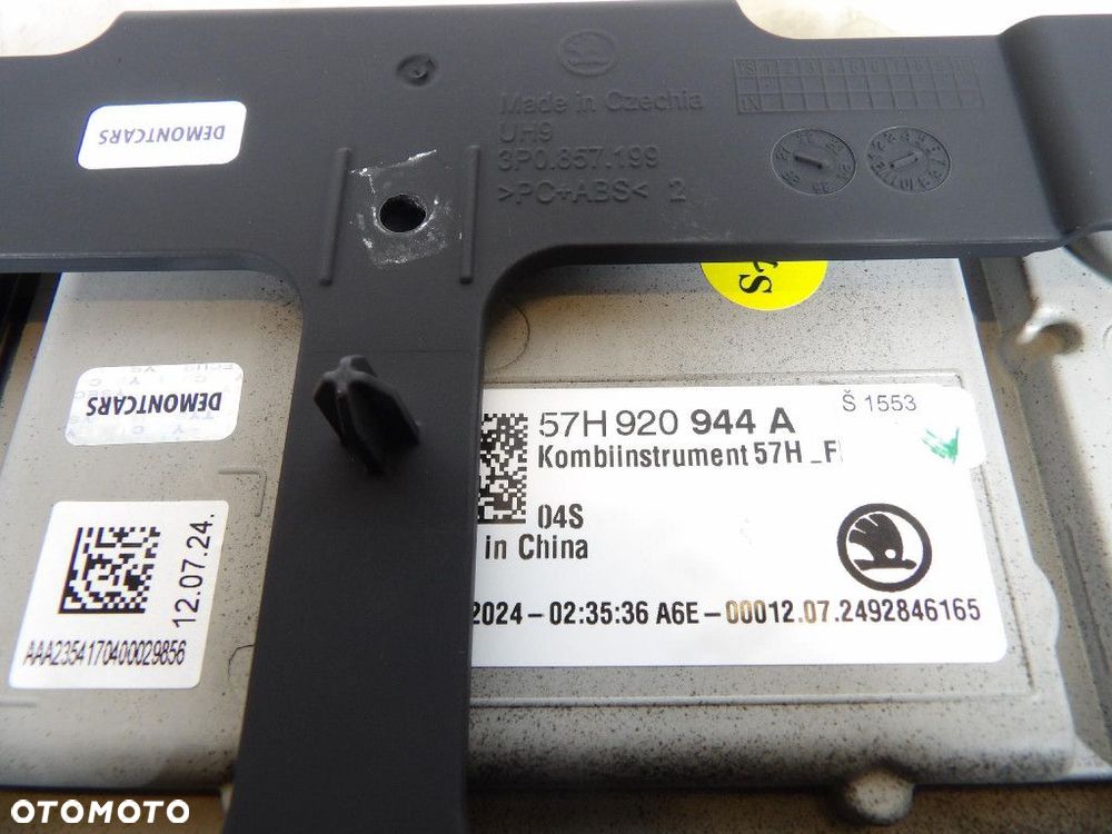 SKODA SUPERB IV 4 2.0TSI LICZNIK 57H920944 - 3