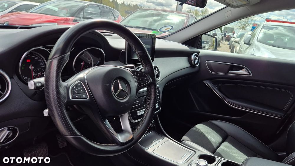 Mercedes-Benz GLA 200 7G-DCT AMG Line - 27