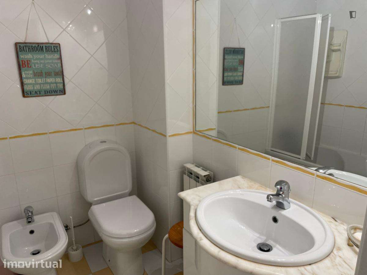 Quarto - localizado em Alto de São João Coimbra - Grande imagem: 2/3