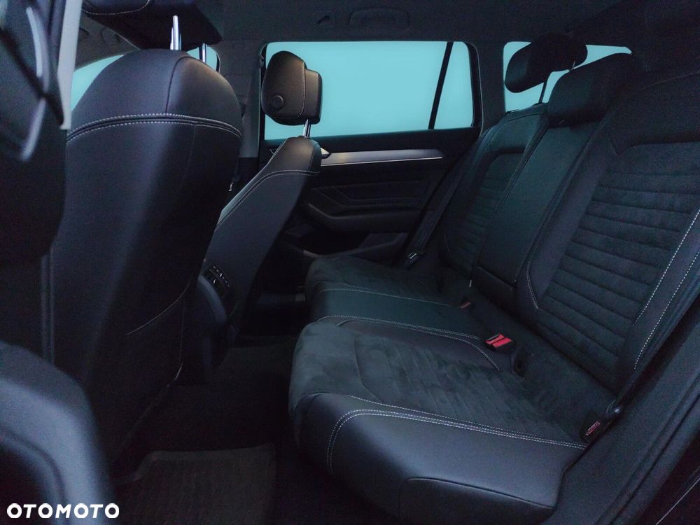 Volkswagen Passat - 13